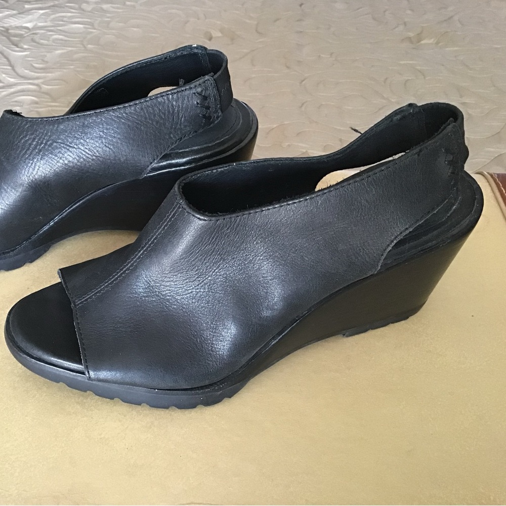 SOREL black leather sling back shoe, black leather, open toe, 3in heel, size 9
